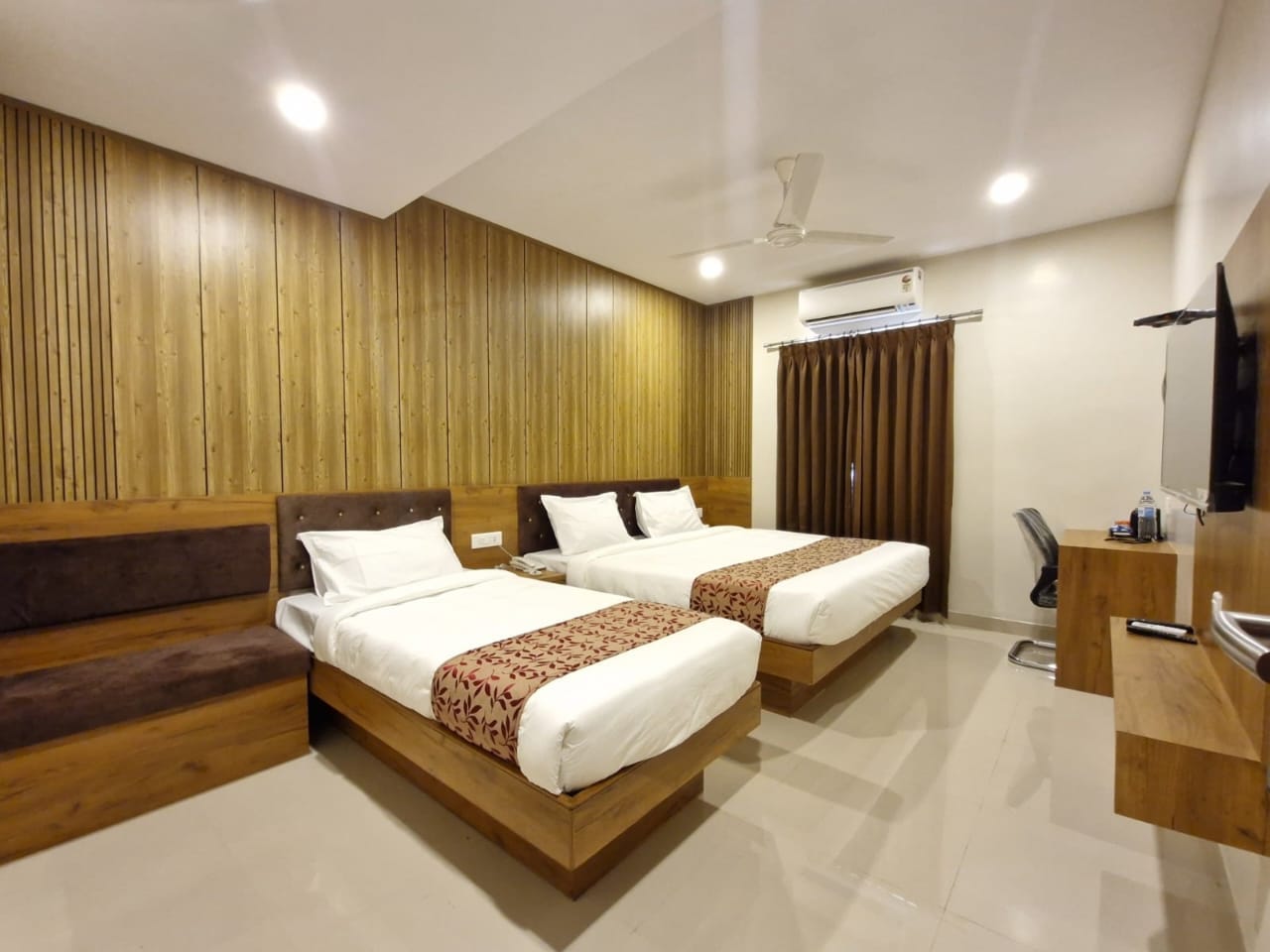 3 Bed AC Room at Mahakal Bhakta Nivas